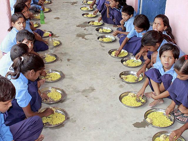 बिहार में जहरीला मिड डे मील खाने से 24 बच्चे बीमार bad _mid da meal _children _get _ill