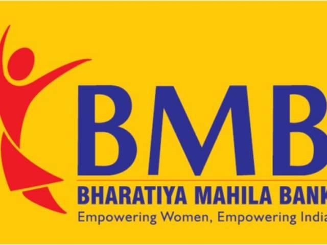 उत्तर प्रदेश में भारतीय महिला बैंक ने बांटे रिक्शे up_women_bank_deliverd_ricshaw