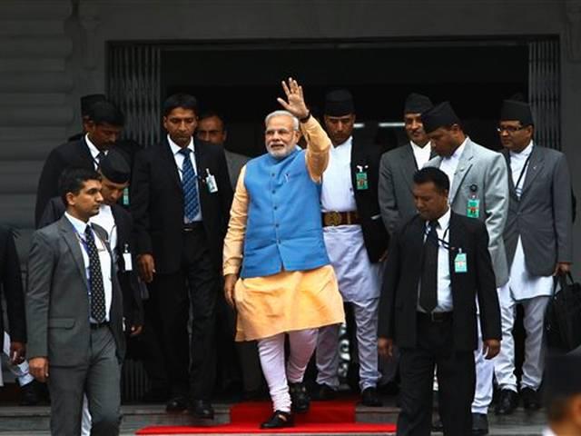 नेपाल दौरे के आखिरी दिन पशुपतिनाथ मंदिर में मोदी ने की पूजा, सावन के आखिरी सोमवार को किया रुद्राभिषेक PM Modi reaches Pashupatinath Temple in Kathmandu to offer prayers