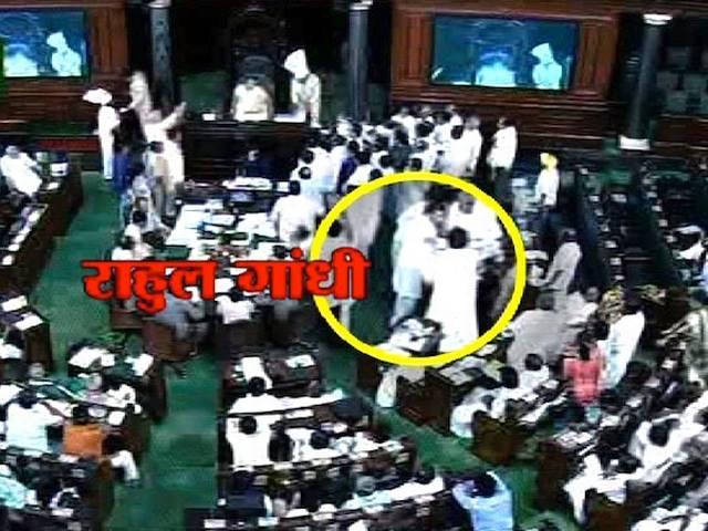 सांप्रदायिक हिंसा पर चर्चा की मांग को लेकर वेल में उतरे राहुल गांधी, बोले- सिर्फ एक आदमी की चलती है Rahul Gandhi accuses govt of not allowing discussion in LS l Says only 1 man’s voice is heard