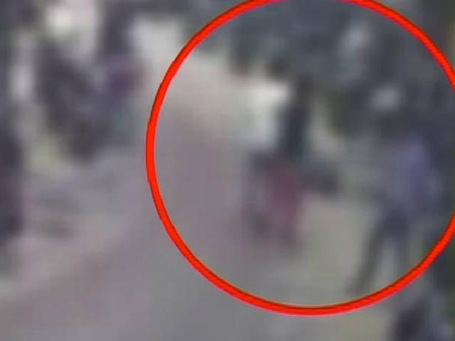 दिल्ली में मदनगीर में कल हुए मर्डर का आया दिल दहलाने वाला सीसीटीवी वीडियो murder_delhi murder_cctv