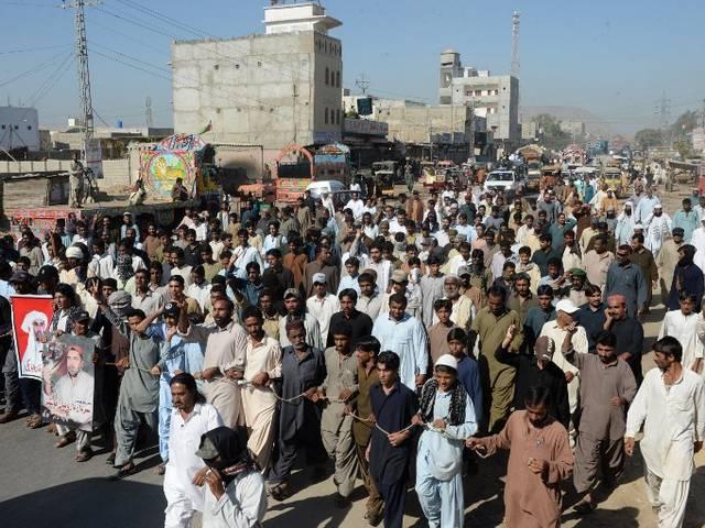 पाकिस्तान में पीएटी समर्थकों पर आंसू गैस pakistan_imran khan_pat_lahore_nawaz sharif