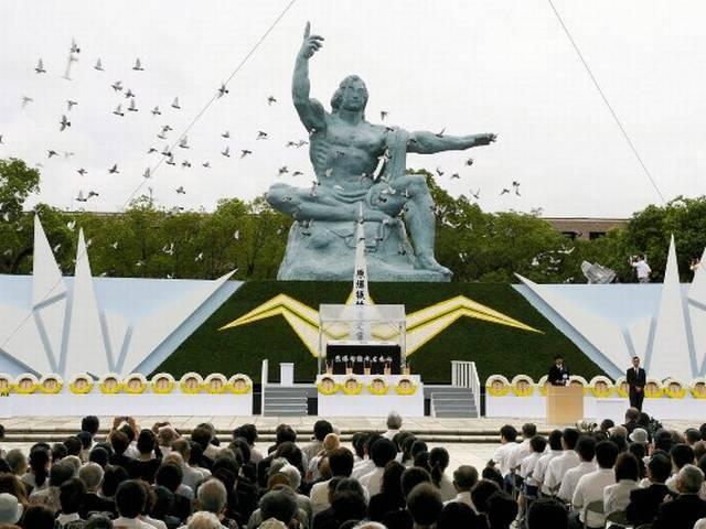 नागासाकी में परमाणु बम हमले की 69वीं बरसी america_nagasaki_atom bomb_japan
