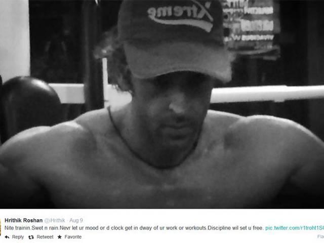 रितिक को फिट देख प्रेरित हुए शाहरूख खान Hrithik fitness inspired shahrukh khan
