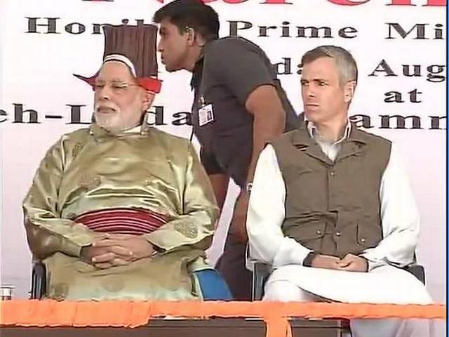 मिशन कश्मीर पर पहुंचे पीएम ने 60 करोड़ के कर्ज किए माफ़, कहा- '3P' से होगी देश की भलाई PM Modi to visit Leh, Kargil, Show Green Light for Jammu and Kashmir Power Sector