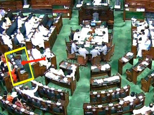 सांप्रदायिक हिंसा पर आज होगी लोकसभा में चर्चा, राहुल गांधी ने वेल में आकर जताया था विरोध Lok Sabha to discuss Communal Violence Bill today