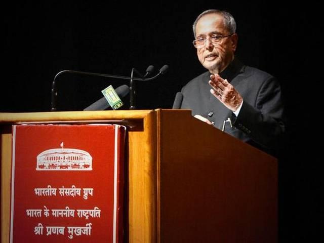 राष्ट्रपति प्रणब मुखर्जी ने सांसदों से की गरिमा बनाए रखने की अपील pranab_mukejee_parliament
