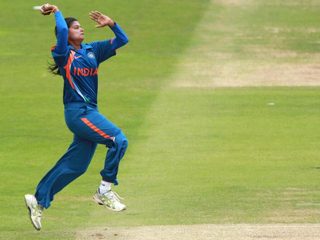 भारतीय महिला टीम ने इंग्लैंड को 92 रन पर ढेर किया india vs england women cricket