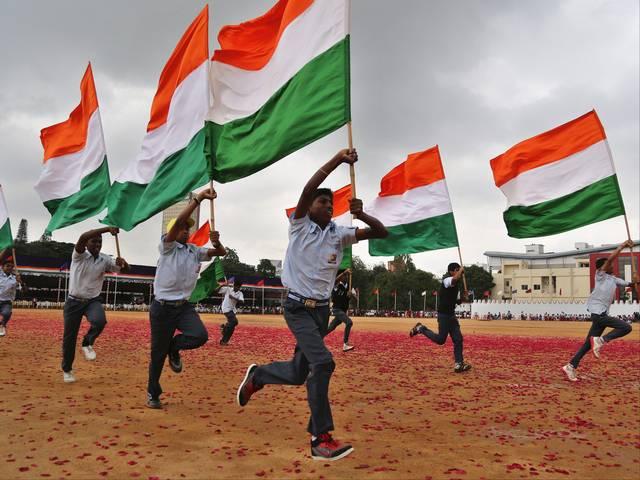 स्वतंत्रता दिवस पर भाषण देते हुए राज्यपाल बेहोश Governor taken ill while addressing I-Day speech