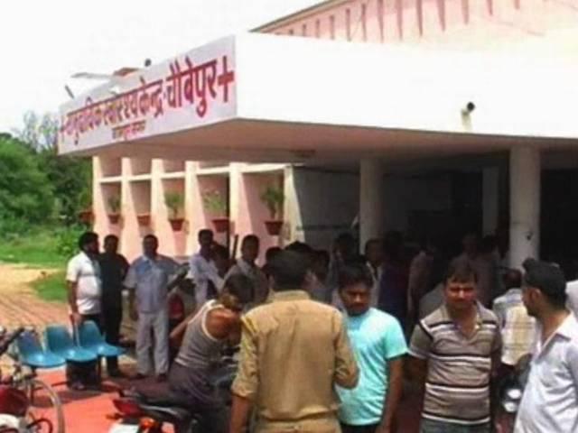 स्वतंत्रता दिवस पर लड्डू खाकर 100 बच्चे बीमार kids_hospitalised_eating_laddoo