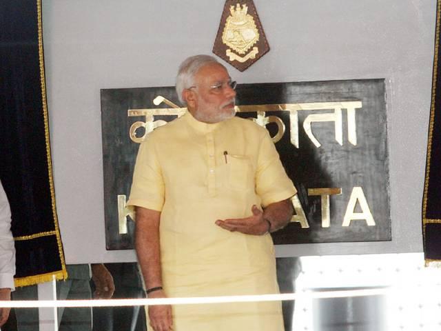 प्रधानमंत्री ने देश में बना सबसे बड़ा युद्धपोत INS कोलकाता देश को सौंपा INS Kolkata’s inducted, PM says military might best deterrent