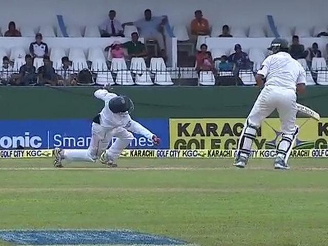 शानदार है यह कैच और इस कैच की कहानी Great teamwork from Kaushal Silva and Niroshan Dickwella to pull off catch