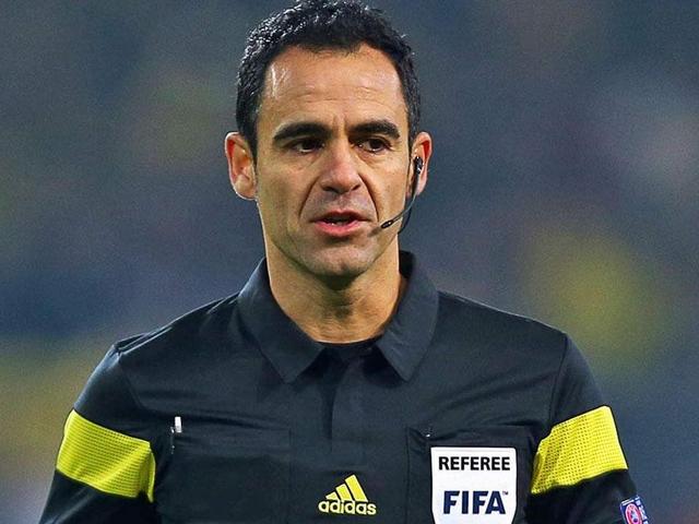 प्रशंसक ने लगया फीफा पर 1 अरब यूरो का अभियोग Fan suing for €1 billion over World Cup ref