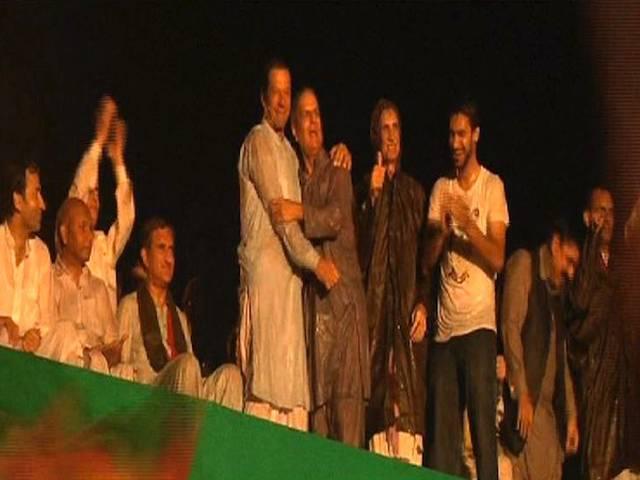 भ्रष्टाचार को लेकर पाकिस्तान में नवाज शरीफ सरकार के खिलाफ बड़ा प्रदर्शन, इमरान खान समेत हजारों लोग धरने पर pakistan_imrankhan_protest