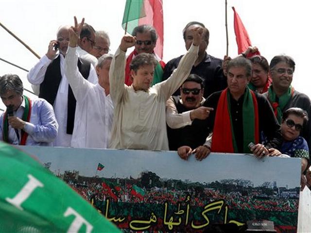 शरीफ को हटाने के लिए इमरान ने किया ‘नागरिक अवज्ञा आंदोलन’ का आह्वान imran khan_nawaz sharif_pakistan