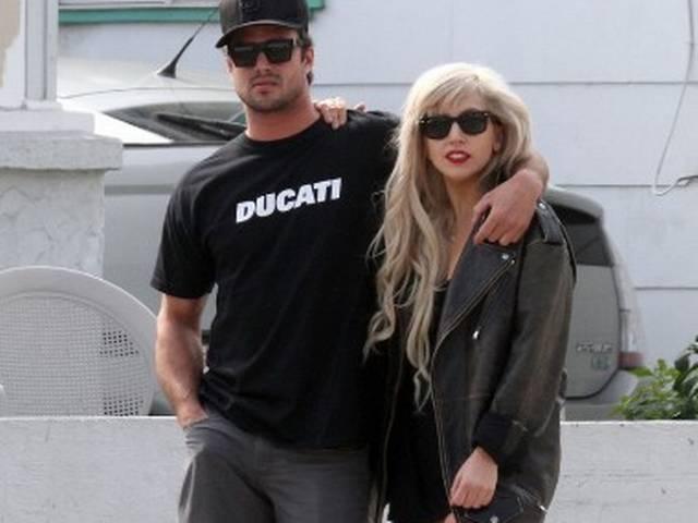 अंतरिक्ष में शादी चाहती हैं गागा Lady Gaga_taylor kinney_Marrige_Universe_