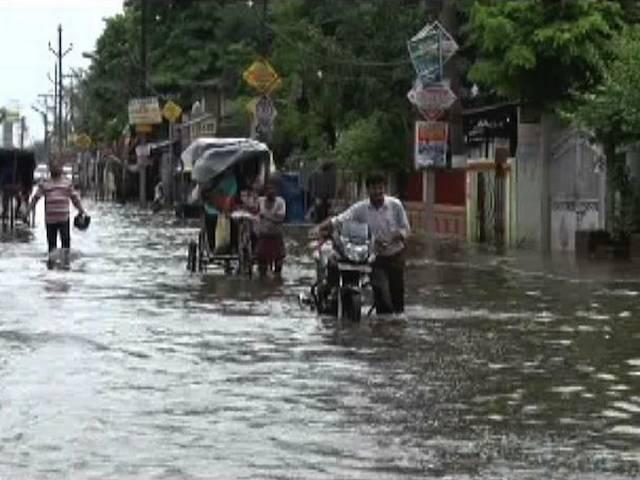 भारी बारिश से पानी में डूबा पटना, सीएम माझी ने हाथ खड़े किए Patna flood cm jitan ram manjhi rain