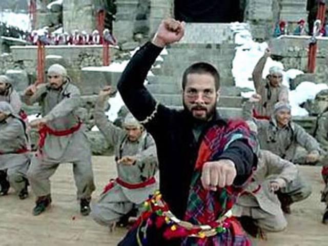 Watch: फिल्म हैदर का गाना 'बिस्मिल' रिलीज हुआ, शाहिद ने कहा- करियर का सबसे बेहतरीन फिल्मी गीत Watch: Shahid Kapoor in Bismil song from Haider
