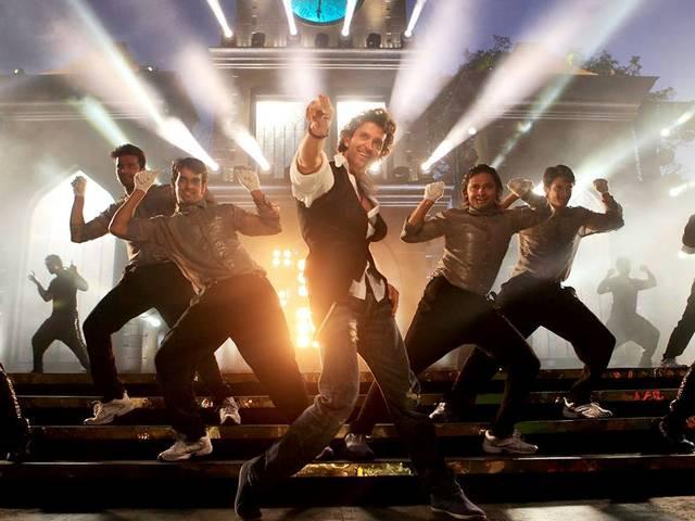 Watch: रितिक-कैटरीना की फिल्म 'बैंग बैंग' का पहला गाना 'तु मेरी' रिलीज Watch first song: Hrithik Roshan woos Katrina Kaif in ‘Tu Meri’ from ‘Bang Bang’
