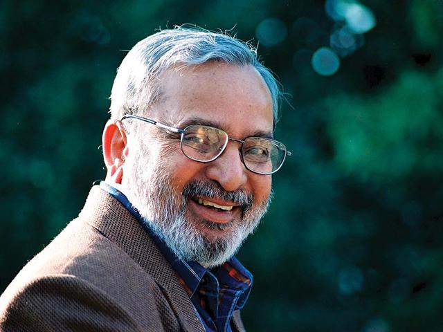 अनंतमूर्ति के निधन पर हिंदू समूहों के कार्यकर्ताओं ने छोड़े पटाखे Hindu outfits like RSS and Bajrang Dal celebrates U R Ananthamurthy’s by firing crackers