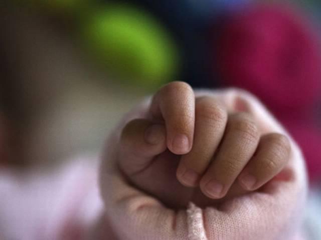 पिता ने अपनी बेटी के साथ दुष्कर्म करने की कोशिश की rape