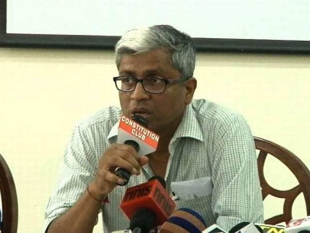 केजरीवाल पर हमले की रची गई साजिश, बीजेपी विधायक की भूमिका की जांच की मांग arvind kejriwal_bjp_mla_attack