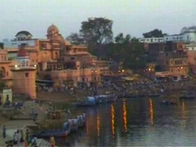 चित्रकूट में कांता नाथ पर्वत की परिक्रमा के दौरान भगदड़ में 10 श्रद्धालुओं की मौत Ten pilgrims killed in stampede at Kamtanath temple in MP .
