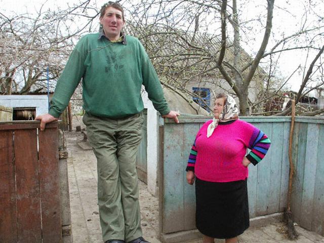 दुनिया के सबसे लंबे व्यक्ति की मौत world tallest man died