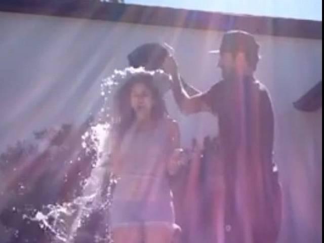13.5 लाख लोगों ने सनी लियोनी के इस वीडियो को देखा Sunny leoni ALS Ice Bucket Challenge Video cross 1mn+ views on youtube