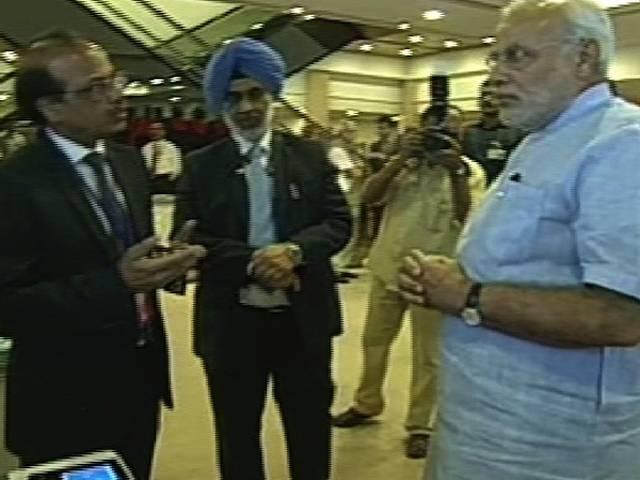 जब 20 साल तक मोदी को खोजते रहे इस बैंक के अफसर! pm launch Jan Dhan Yojana today