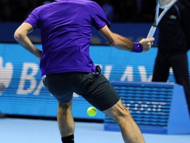 MUST WATCH: फेडरर का ट्वीनर शॉट और हैरान हुए लोग Federer hits impossible tweener