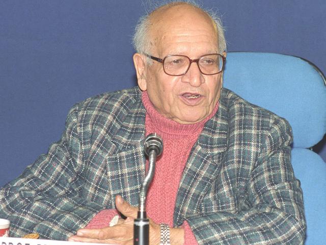 जाने माने इतिहासकार प्रोफेसर बिपिन चंद्र का निधन bipin chandra dies