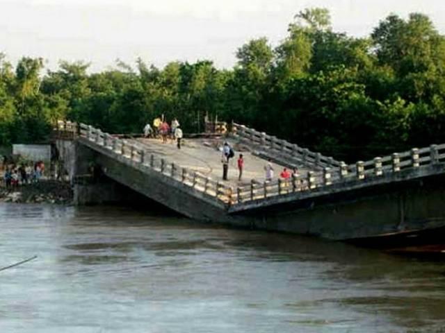 उद्घाटन से पहले ही गिरा पुल bihar_bridge