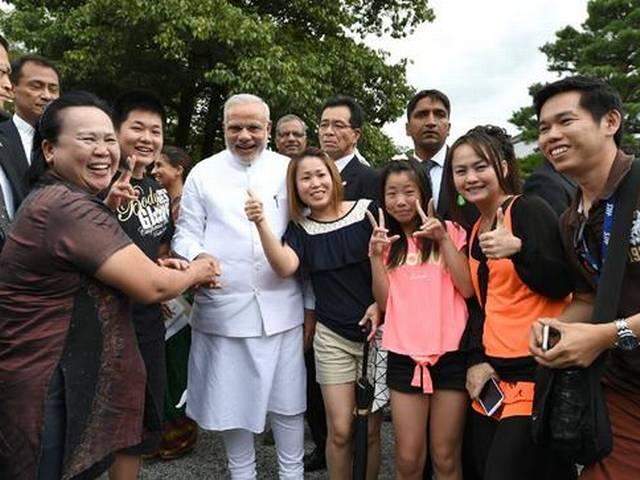 प्रधानमंत्री नरेंद्र मोदी ने क्योटो के ऐतिहासिक बौद्ध मंदिर में किए दर्शन modi_japan