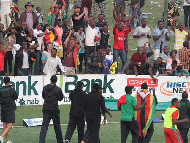 जिम्बाब्वे ने किया बड़ा उलटफेर, ऑस्ट्रेलिया को तीन विकेट से हराया Zimbabwe end 31-year wait
