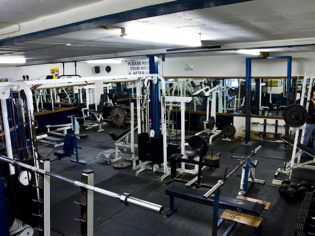 महिला जिम टीचर पर लगा बास्केटबॉल खिलाड़ी के साथ संबंध रखने का आरोप female_gym_teacjer_alleged_having_relation_with_school_boy