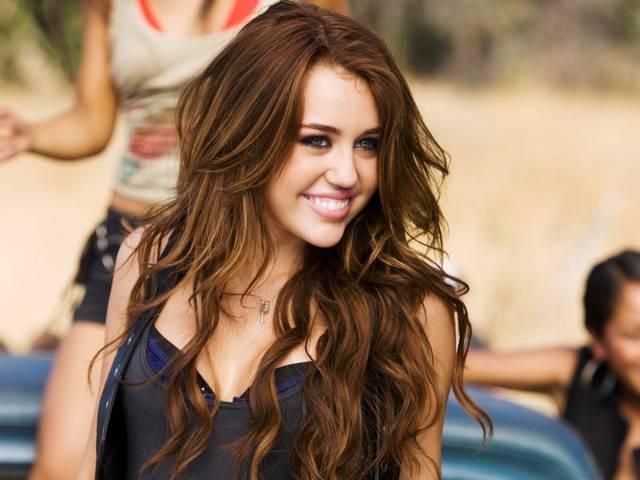 सोशल मीडिया की लत गांजे से भी ज्यादा खतरनाक: माइली साइरस social_media_miley
