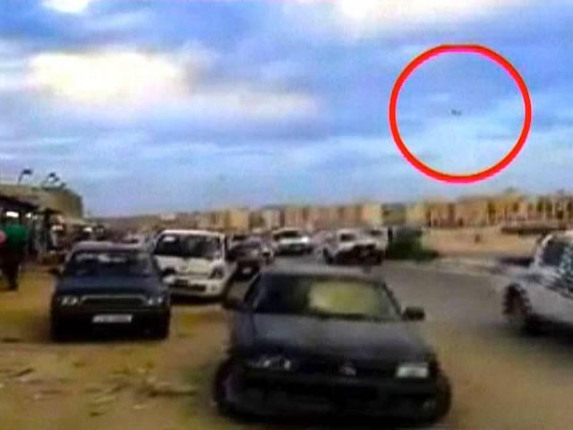 लीबिया में एयर शो के दौरान फाइटर प्लेन गिरा, पायलट समेत 4 लोगों की मौत libya_fighter_plane_crash