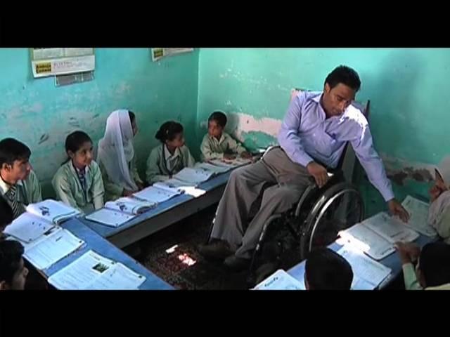 आंतकी हमले में पैरों को खोया, लेकिन संवार रहे हैं इतनी जिन्दगियां javed teach challenged students