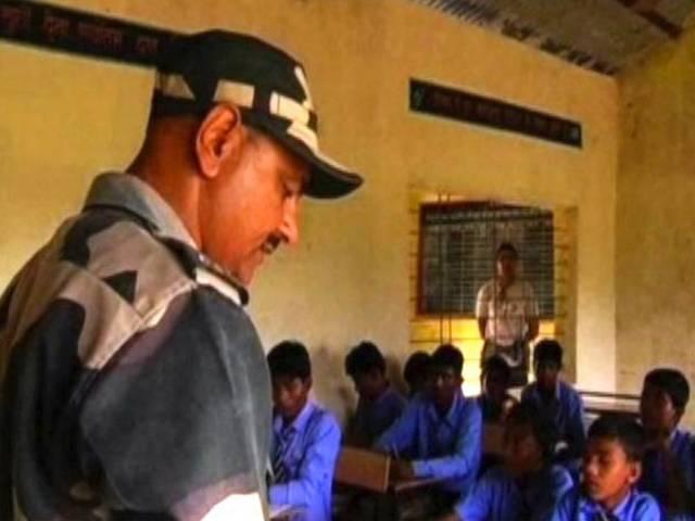 बीएसएफ जवानों की इस नेक कोशिश को सलाम bsf teach students