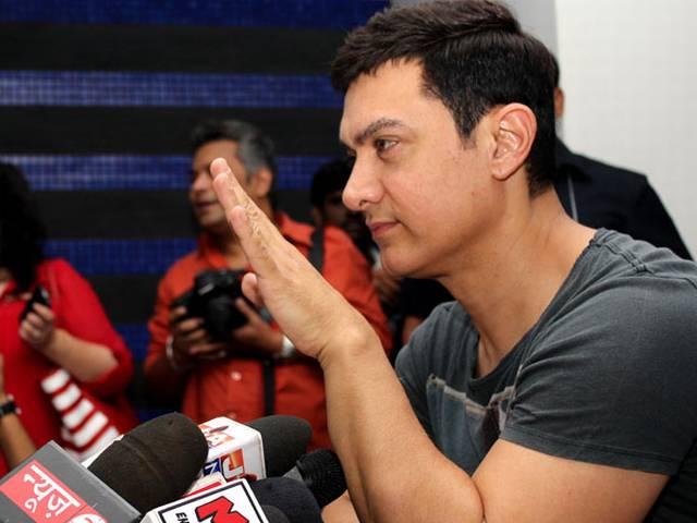 आमिर ने MFF को दान किए 11 लाख रुपये Amir Khan donates 11 lakhs to MFF
