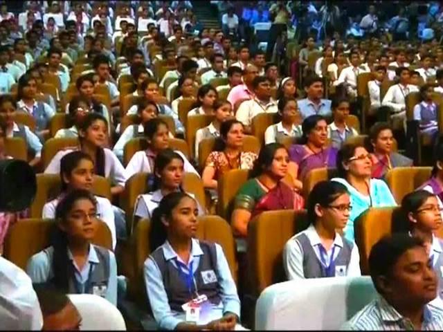 जो सदियों की सोचते हैं वह इंसान बनाने की सोचते हैं: मोदी LIVE: Modi lecture on Teachers day