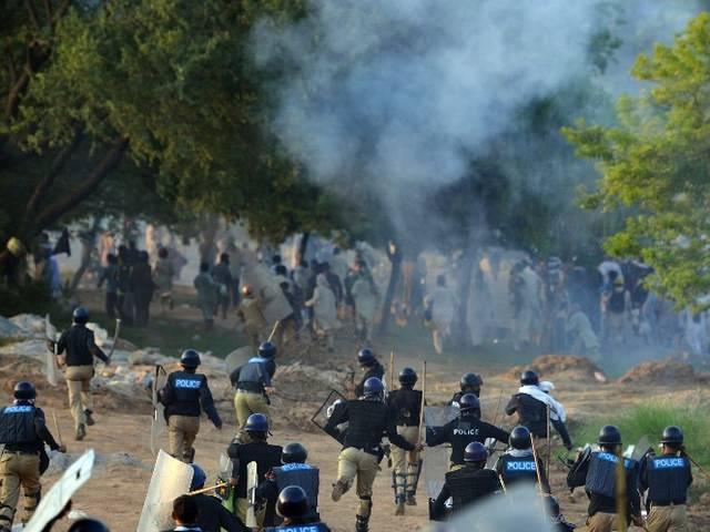 शरीफ ने संसद का समर्थन मांगा, राजनैतिक गतिरोध जारी pakistan protest_nawaz sharif_imran khan