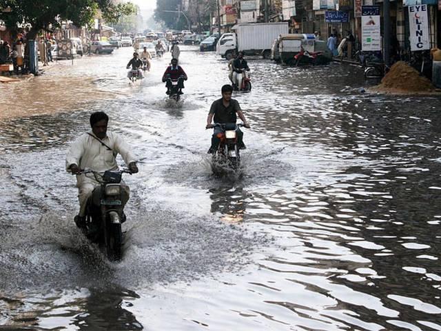 पाकिस्तान में मूसलाधार बारिश में करीब 90 लोगों की मौत, सेना बुलाई गई 90_died_due_to_havey_rain