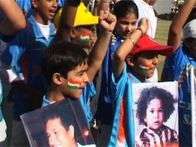 सचिन के जन्मदिन पर सबने कहा, 'हैप्पी बर्थडे' सचिन के जन्मदिन पर सबने कहा, ‘हैप्पी बर्थडे’
