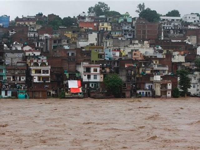 जम्मू-कश्मीर में बाढ़ से मुसीबतें बढ़ीं, प्रधानमंत्री ने 1000 करोड़ रूपये मदद की घोषणा की jammu_kashmir_flood