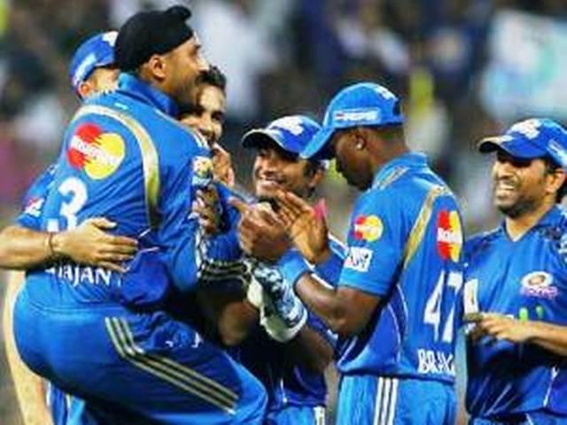 मुंबई की 10वीं जीत, पुणे का खराब प्रदर्शन जारी मुंबई की 10वीं जीत, पुणे का खराब प्रदर्शन जारी