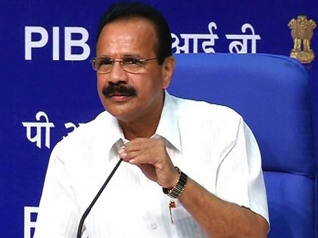 पुलिस से ‘गायब’ बेटे के बारे में पूछने पर रेल मंत्री ने कहा, 'कानून अपना काम करेगा' rail minister deny comment on his son issue