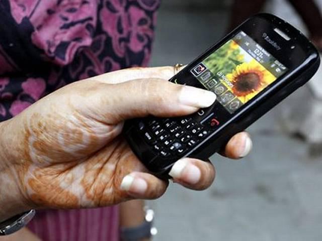 फोन रिसीव न करने पर बीवी को दिया तलाक, हुआ गिरफ्तार divorce