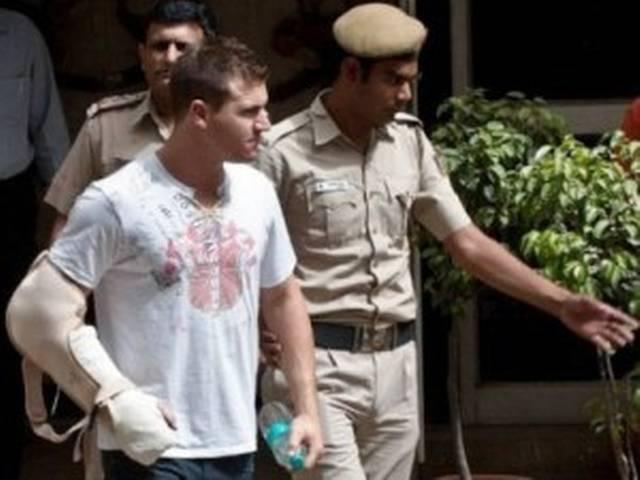 ल्यूक ने कमरे में घुसकर जबरदस्ती की: महिला ल्यूक ने कमरे में घुसकर जबरदस्ती की: महिला